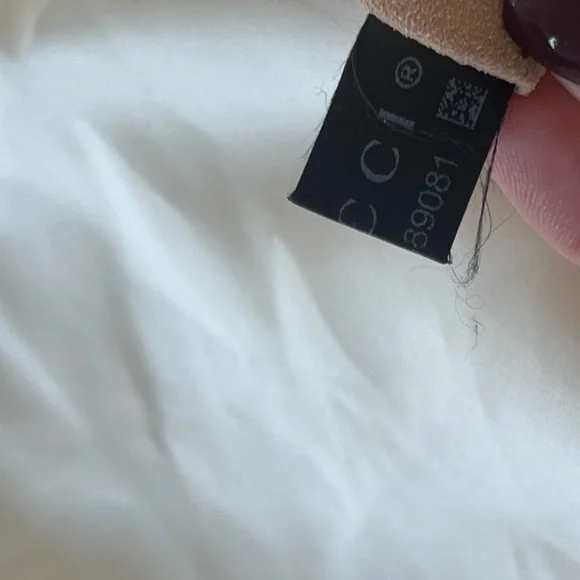 Gucci - GG Marmont Medium Matelassé
Shoulder / Crossbody Bag Chevron Leather - Picture 10 of 17